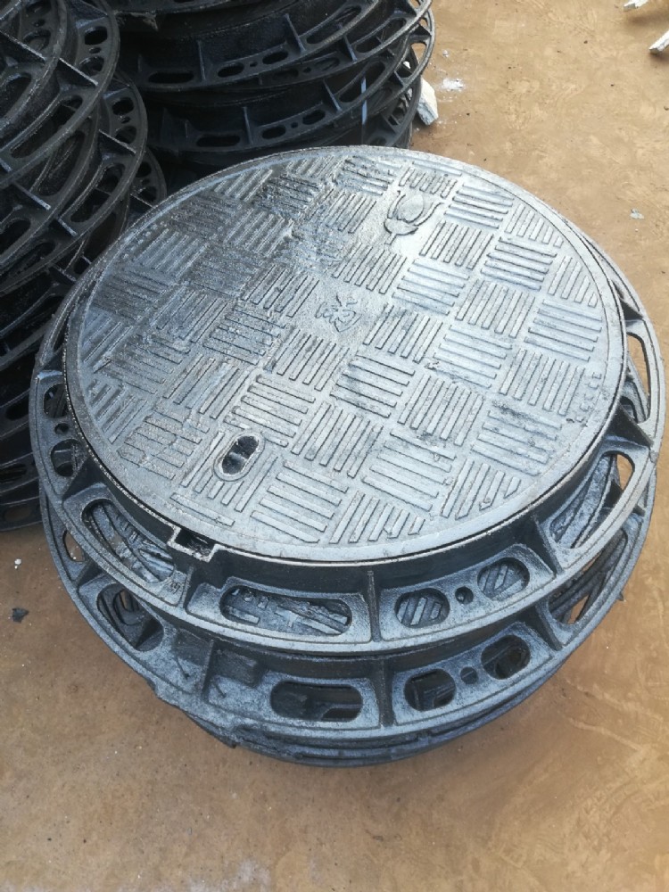 铸铁井盖