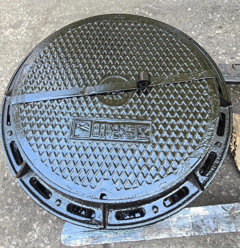 铸铁井盖