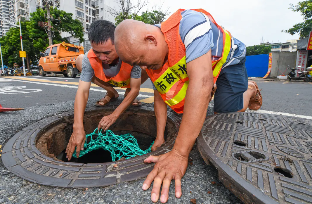 污水井盖安全打开指南