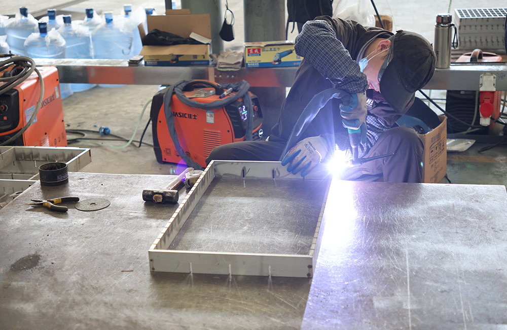 不锈钢井盖焊接：凭手艺保品质