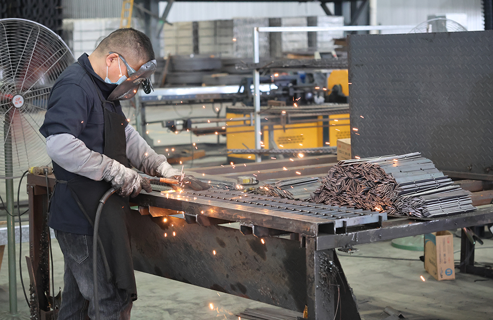 15 年焊龄・细节见真章钢格栅严品