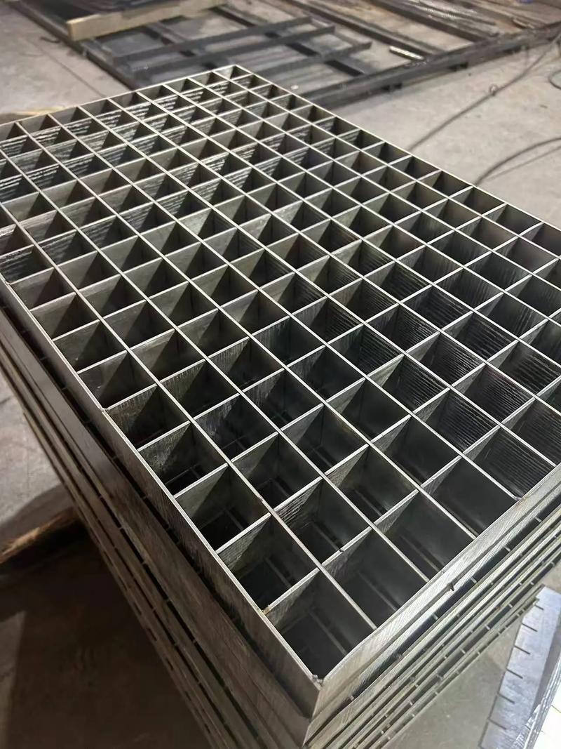 贺州钢格栅：井盖赋能民生，守护城乡每一处通行